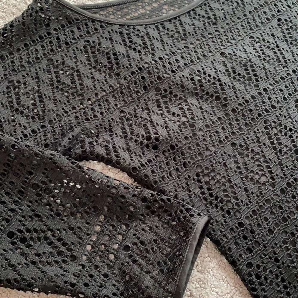 •EXPRESS• Women’s Black Aztec Like Cut Out Dress w/ Attached Slip Underneath - Picture 3 of 8